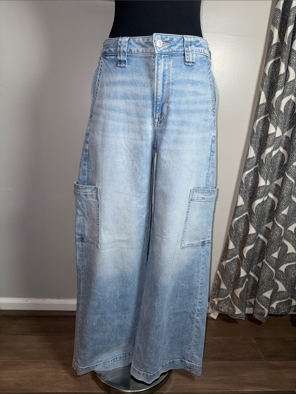 American Eagle Light Wash Stretch Denim Cargo Wide Leg Pants Size 4 - Picture 3 of 11